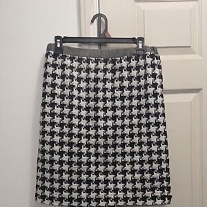 Ellen Tracy Classic Black and White Houndstooth Skirt